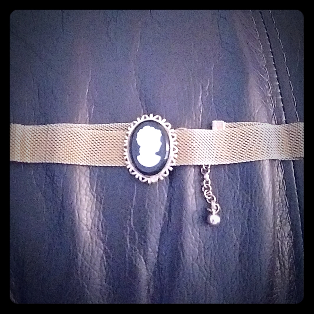 Vintage choker